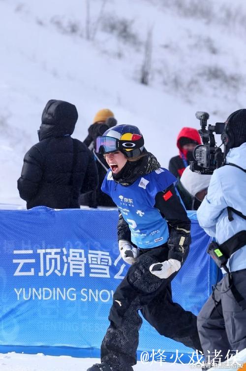 谷爱凌晒赛场内外九宫格,完成U型场地世界杯三连冠 谷爱凌晒赛场内外九宫格,完成U型场地世界杯三连冠